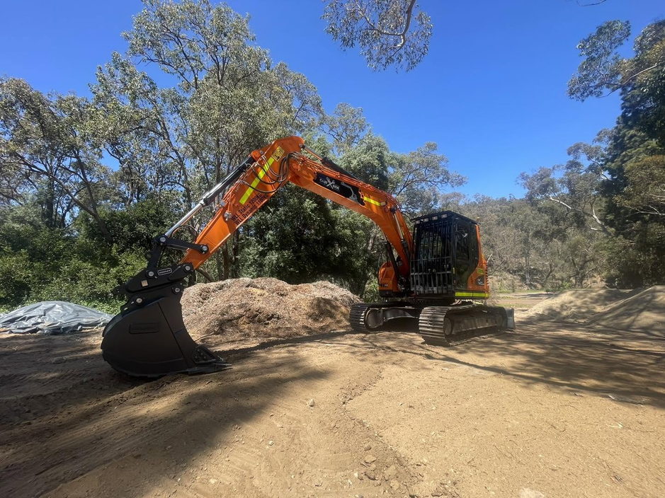 Gidge Civil excavator working a Perth Hills site